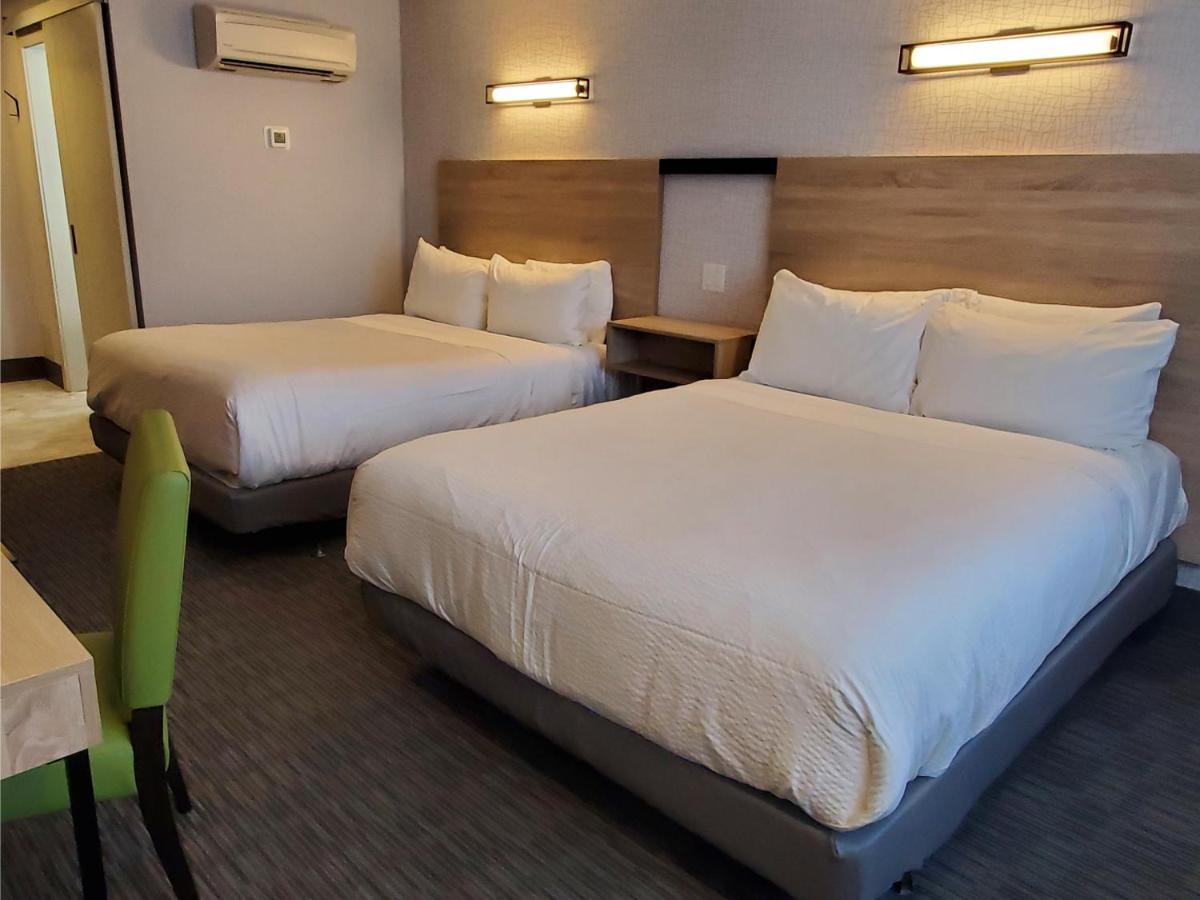เมาน์เท็นเนียร์ ลอดจ์ Hotel เลคหลุยส์ ภายนอก รูปภาพ