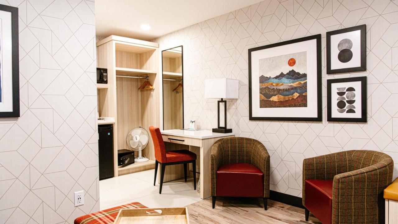 เมาน์เท็นเนียร์ ลอดจ์ Hotel เลคหลุยส์ ภายนอก รูปภาพ