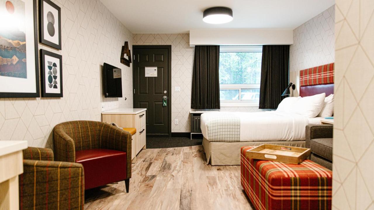 เมาน์เท็นเนียร์ ลอดจ์ Hotel เลคหลุยส์ ภายนอก รูปภาพ