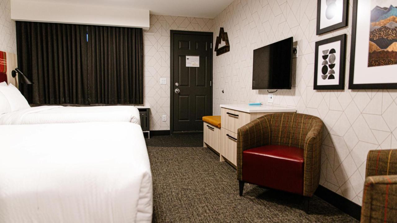 เมาน์เท็นเนียร์ ลอดจ์ Hotel เลคหลุยส์ ภายนอก รูปภาพ